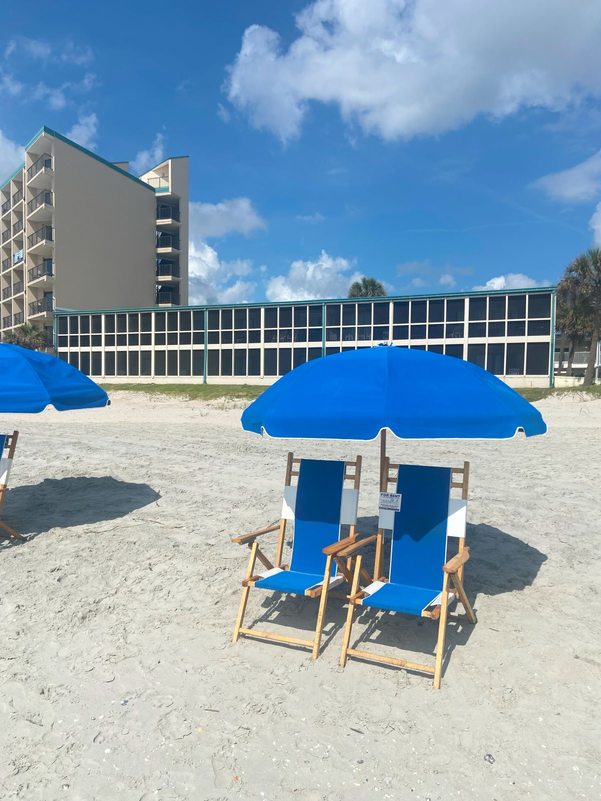 litchfield inn beach chairs and building