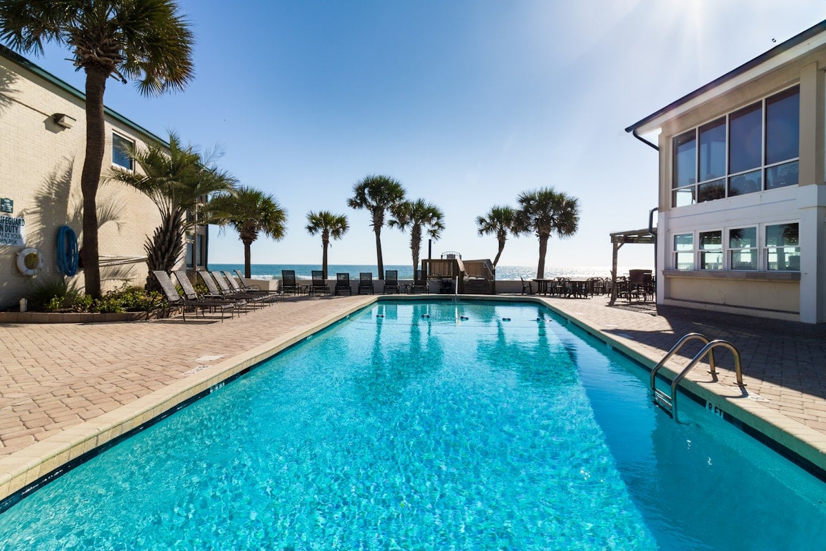 The Oceanfront Litchfield Inn - Outdoor Pool